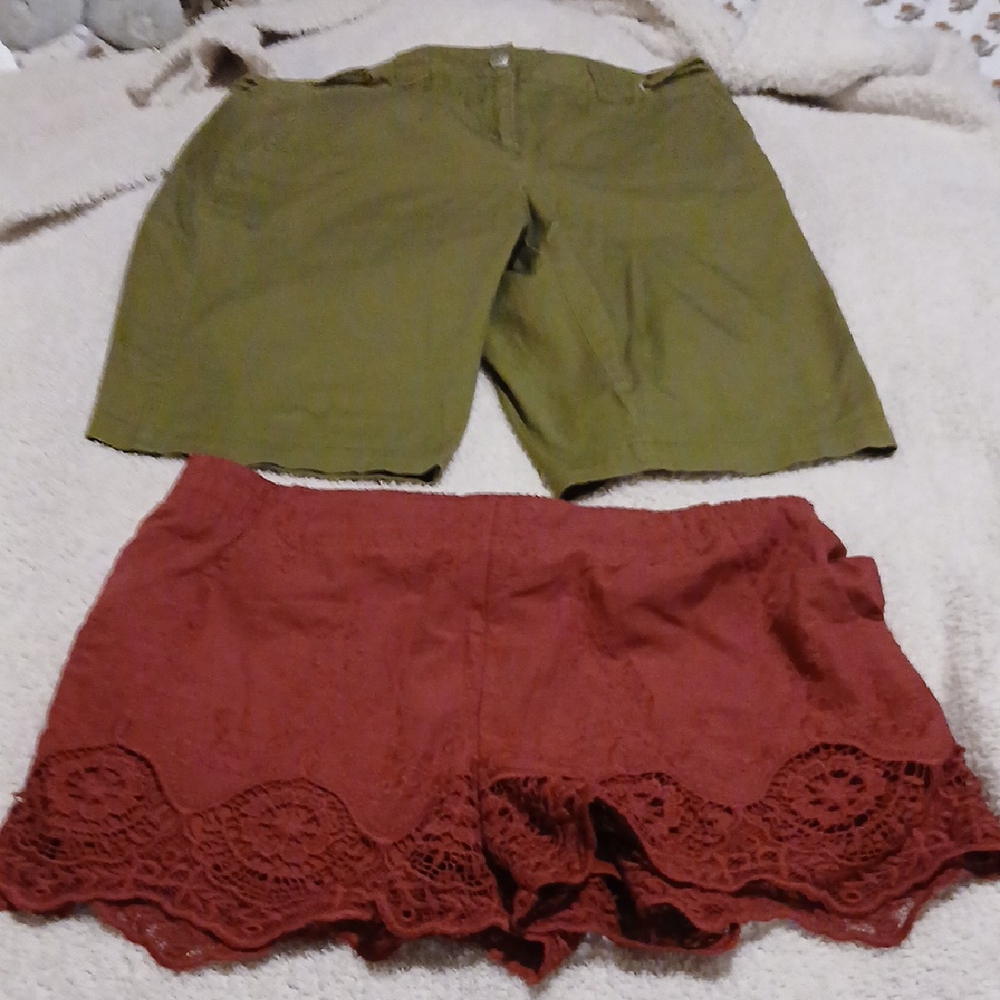 Lot 4 Pair of Various Brand Shorts. All Fit Like A Size 10. Very Good Condition.